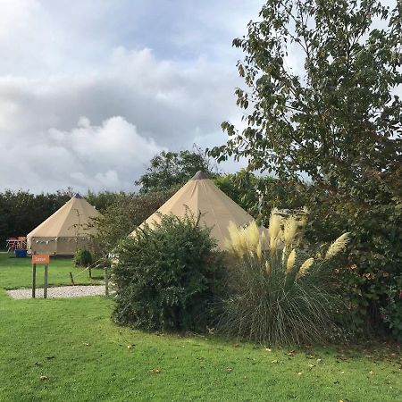 Coutts Glamping Hotel เวดบริดจ์ ภายนอก รูปภาพ