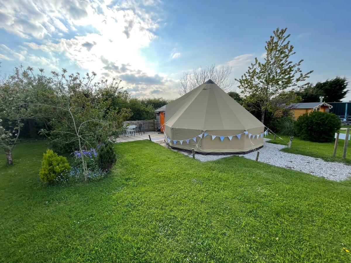 Coutts Glamping Hotel เวดบริดจ์ ภายนอก รูปภาพ