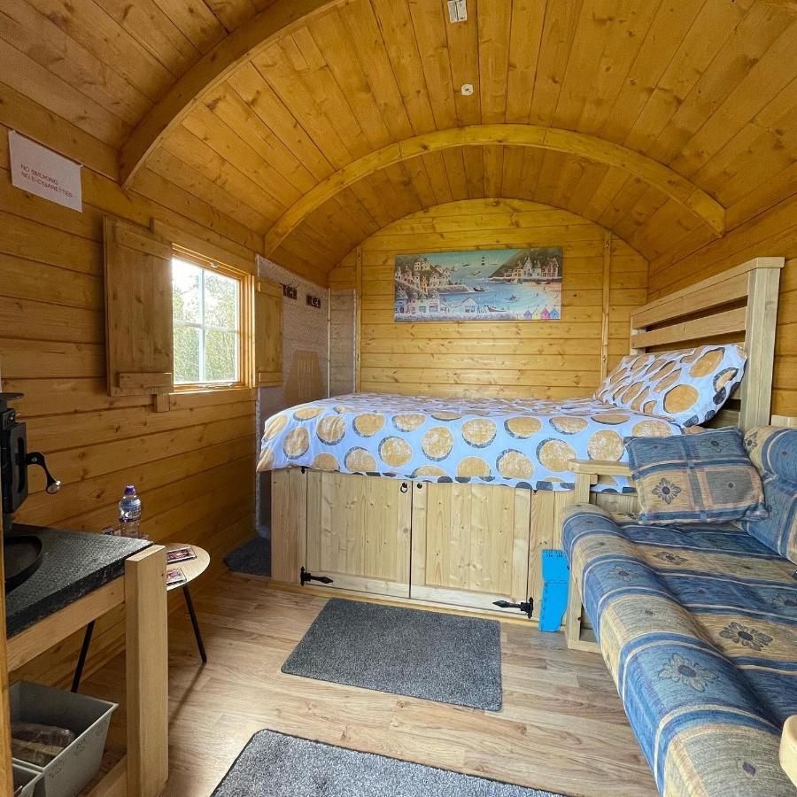 Coutts Glamping Hotel เวดบริดจ์ ภายนอก รูปภาพ